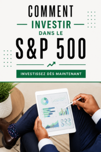 Femme regardant des graphiques boursiers sur son ordinateur, réfléchissant à un investissement dans l'S&P 500.