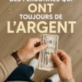 Personnes discutant de gestion financière avec des graphiques et un ordinateur.