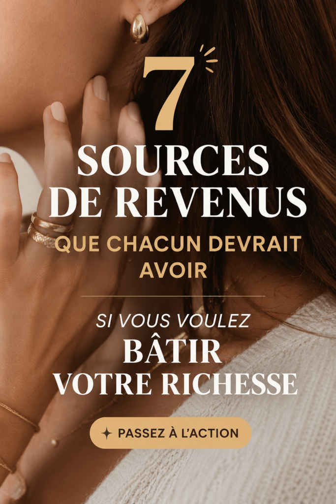 Femme souriante consultant des documents sur ses sources de revenus