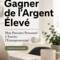 Femme entrepreneur dans un cadre chaleureux, planifiant sa stratégie financière.
