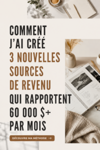 Femme souriante travaillant sur son ordinateur pour développer des sources de revenus passifs.